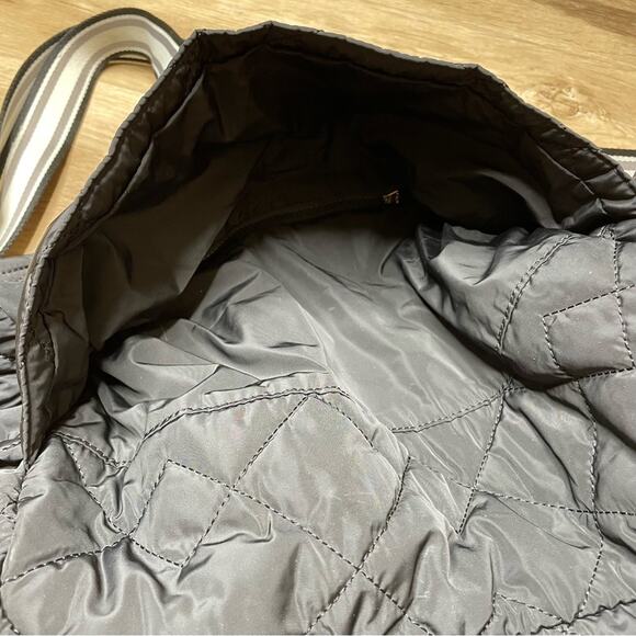 Marc Jacobs Women's Black Quilted Two-Way Zip Top The Weekender Medium Bag sz OS - Picture 7 of 9